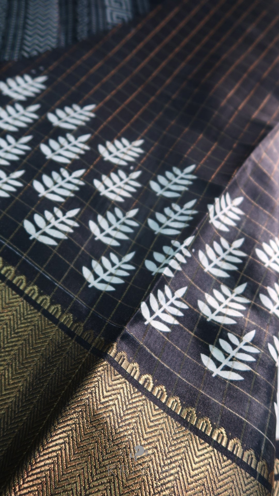 DOLA SILK SAREE WITH FLORAL PRINT BLACK