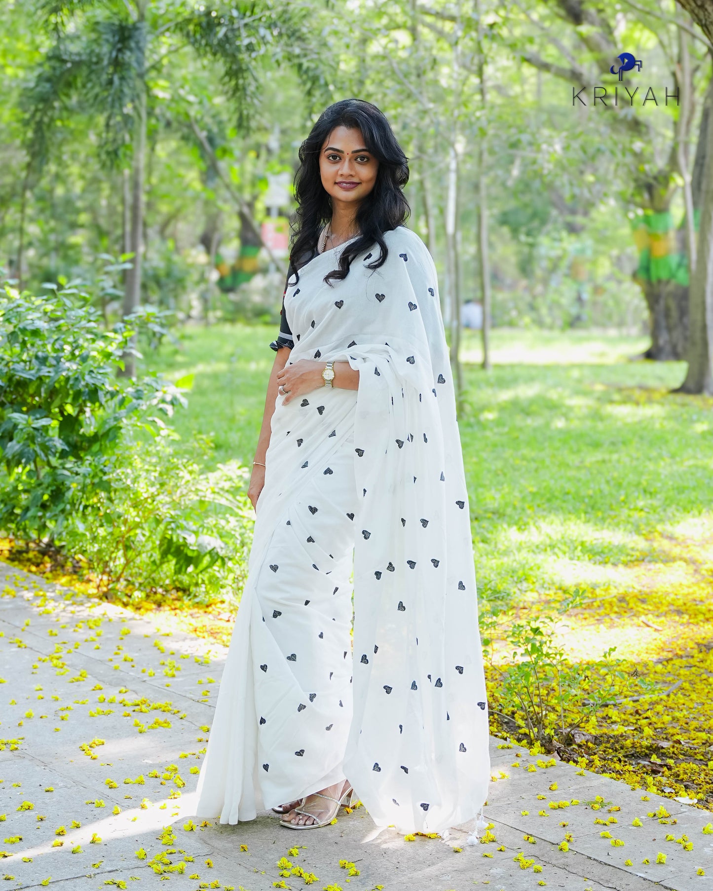 Avira heart Mul Saree - White