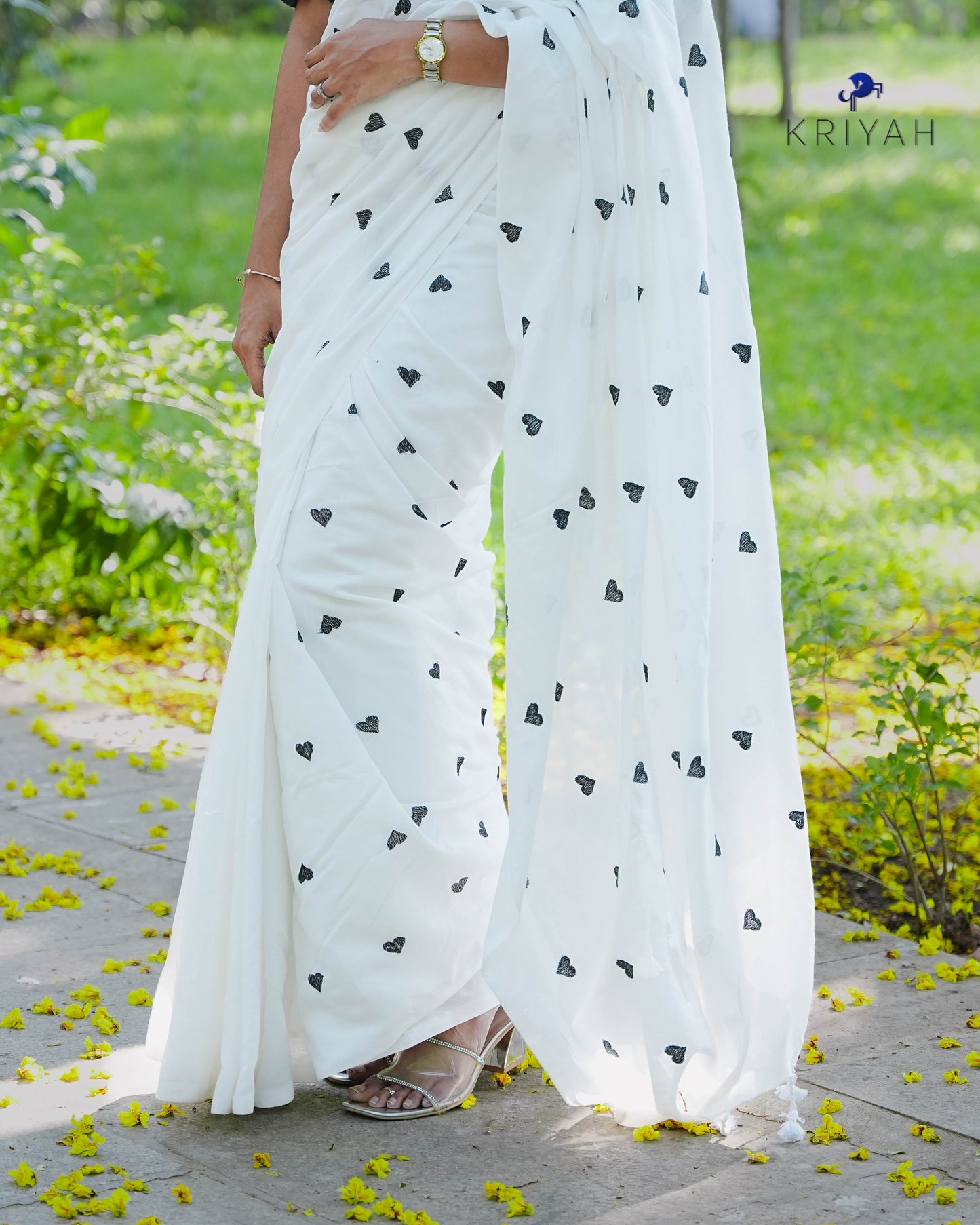 Avira heart Mul Saree - White