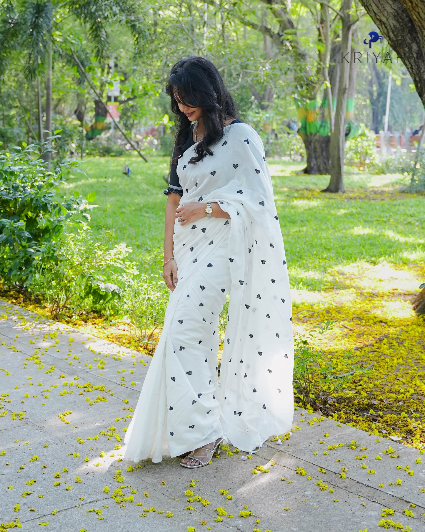 Avira heart Mul Saree - White