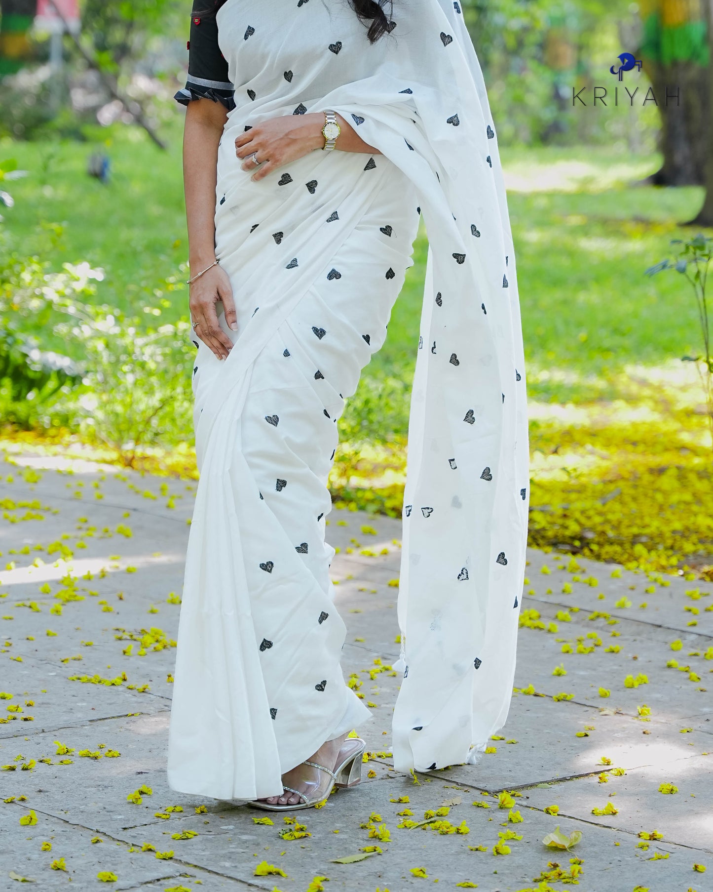 Avira heart Mul Saree - White