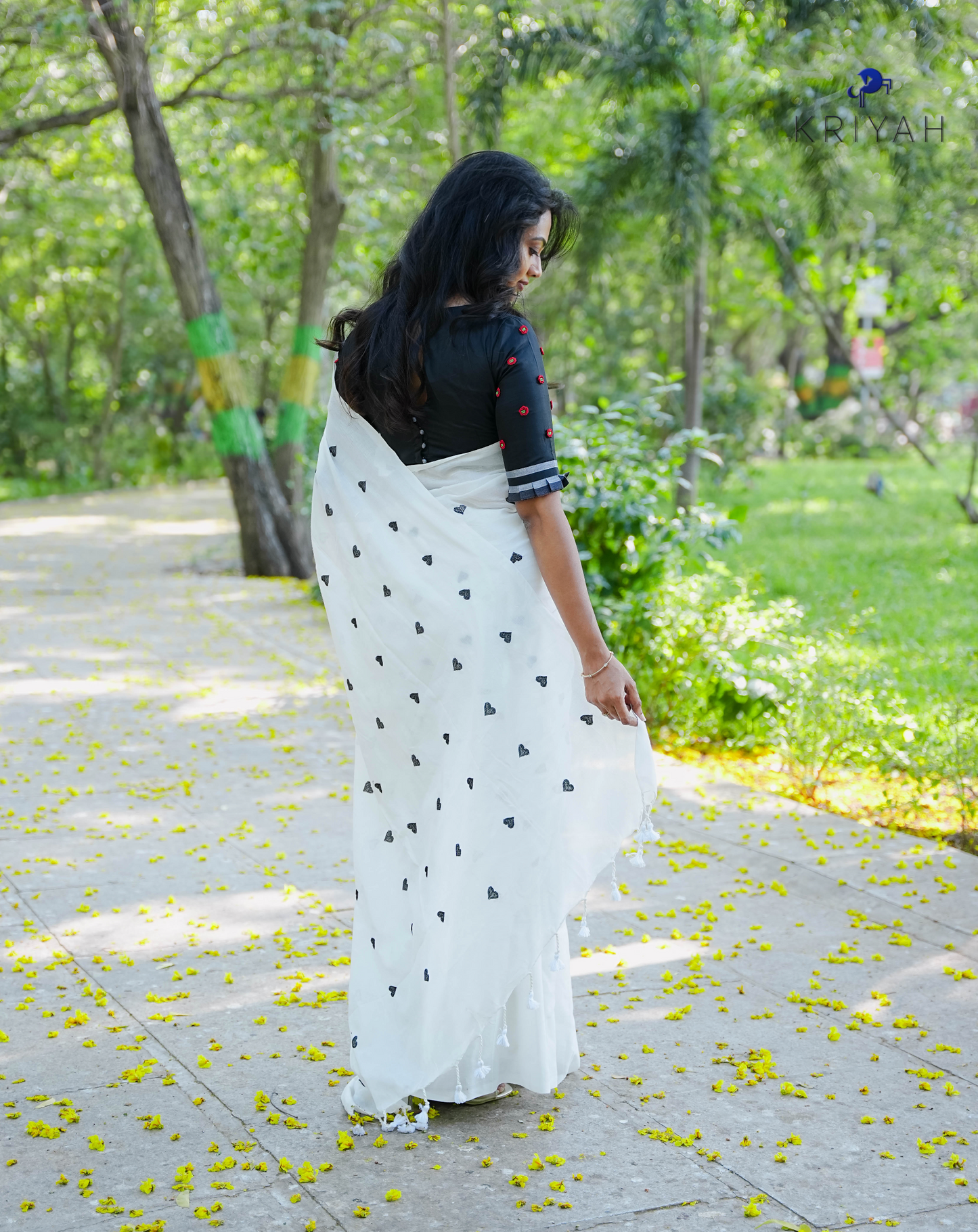 Avira heart Mul Saree - White