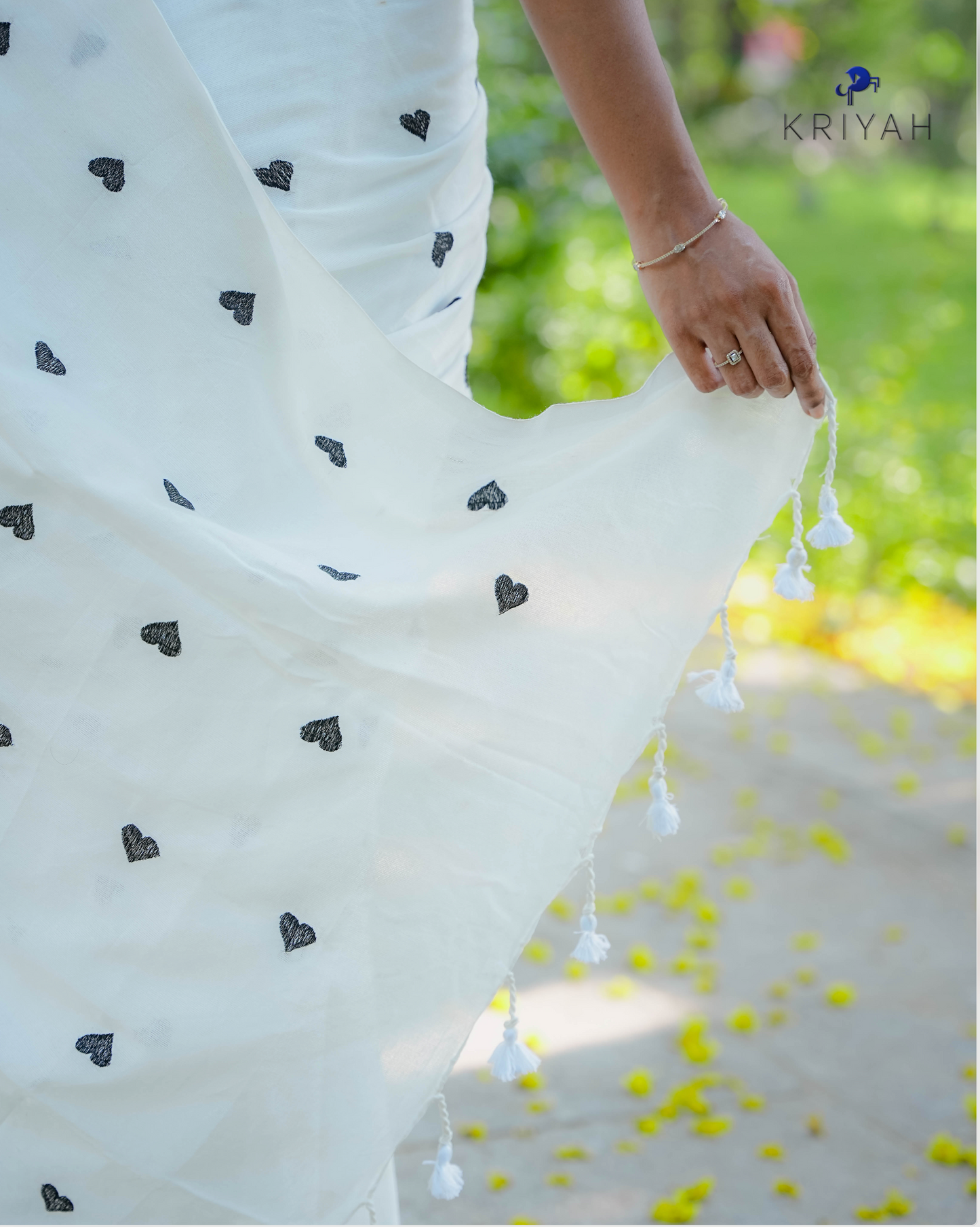 Avira heart Mul Saree - White
