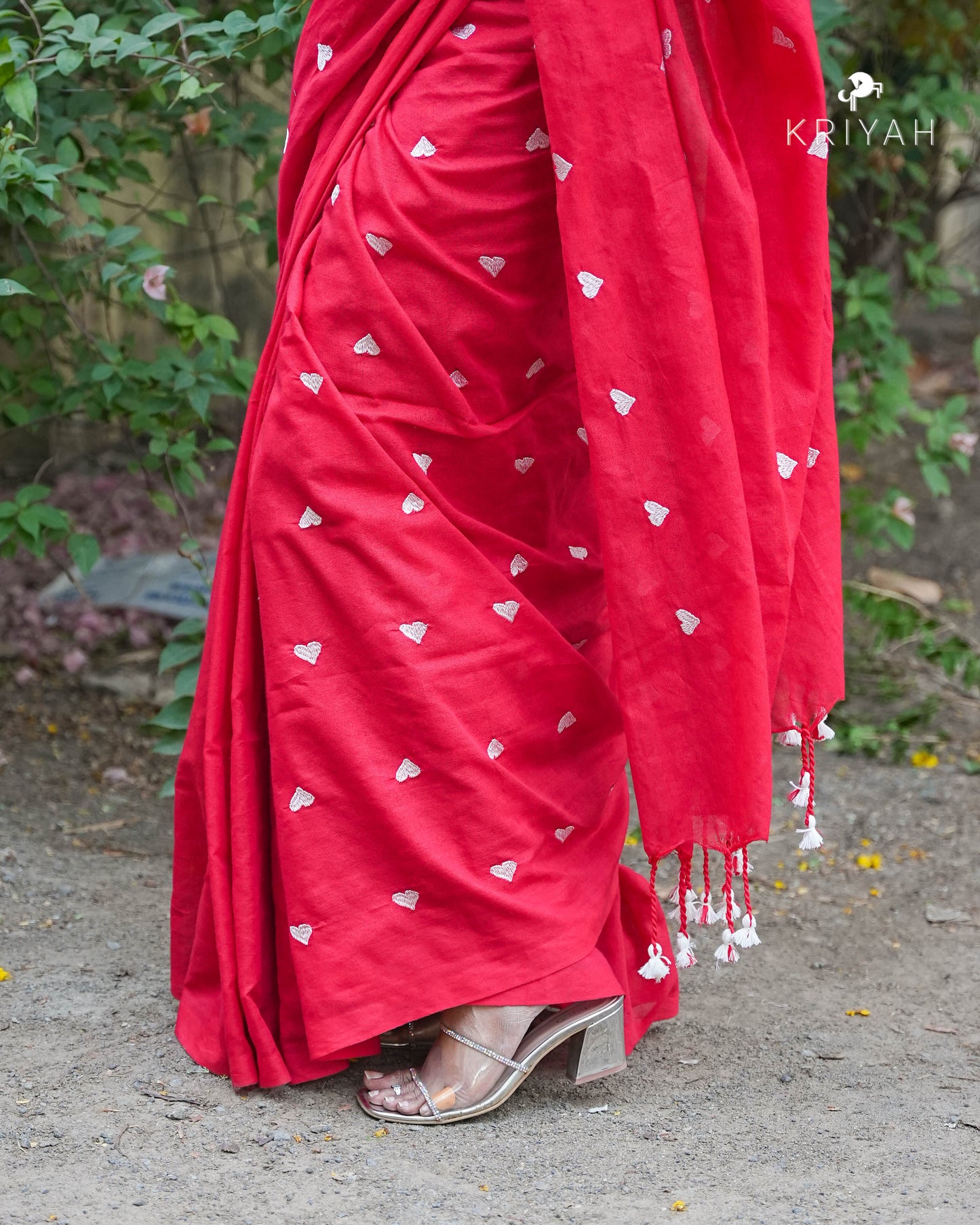 Avira heart Mul Saree - Red
