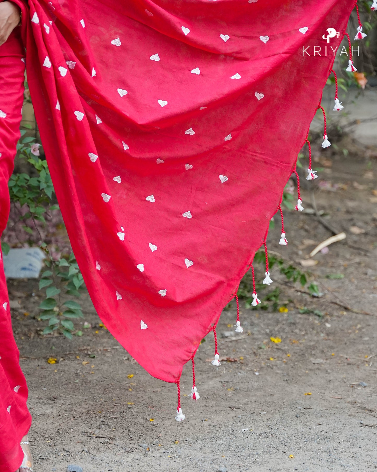 Avira heart Mul Saree - Red
