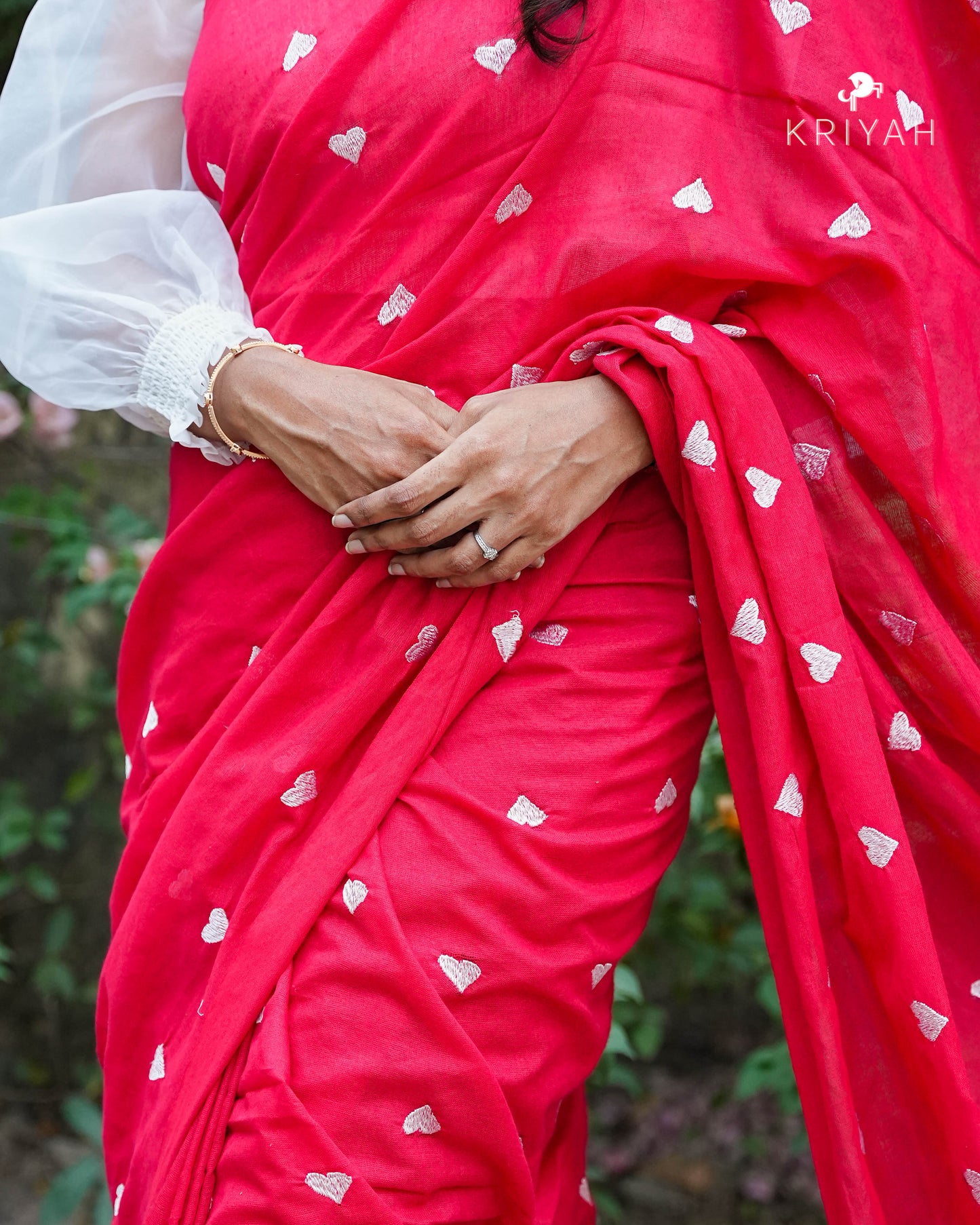 Avira heart Mul Saree - Red