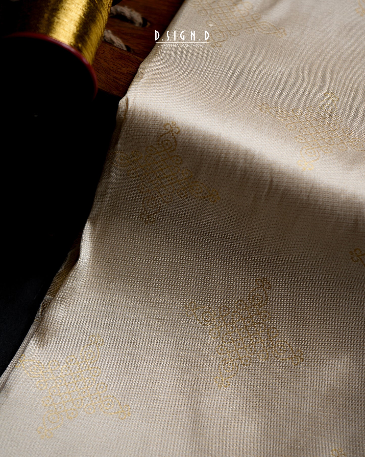 2G ZARI HANDLOOM - DIVINE BORDER PURE SILK DHOTI SET - 9x5
