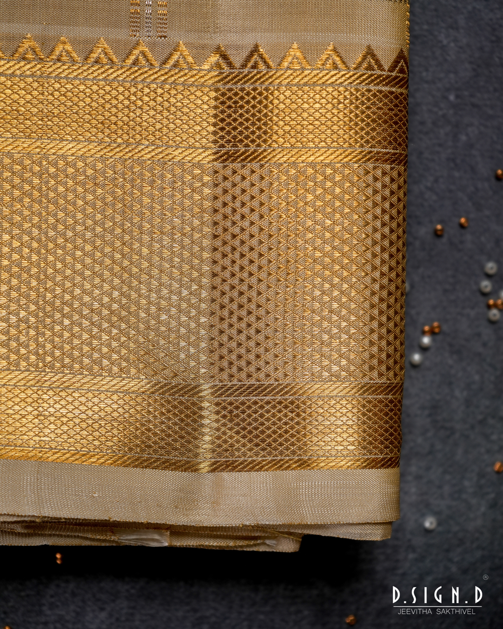 2G ZARI HANDLOOM CHECKS DHOTI & VASTRAM 9x5