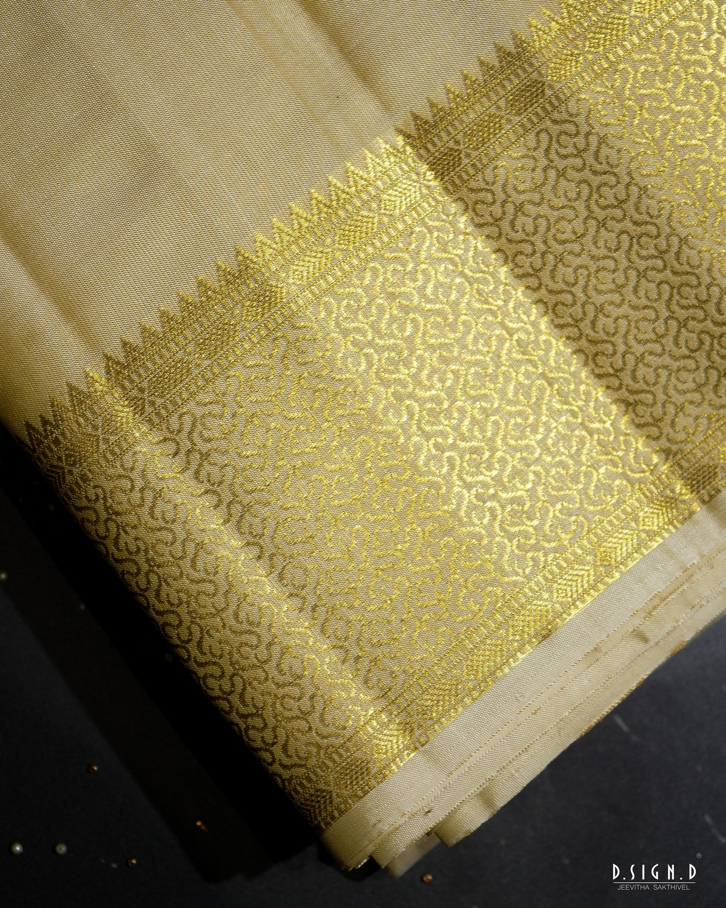 2G ZARI HANDLOOM - INTRICATE ZARI BORDER PURE SILK DHOTI - 9x5