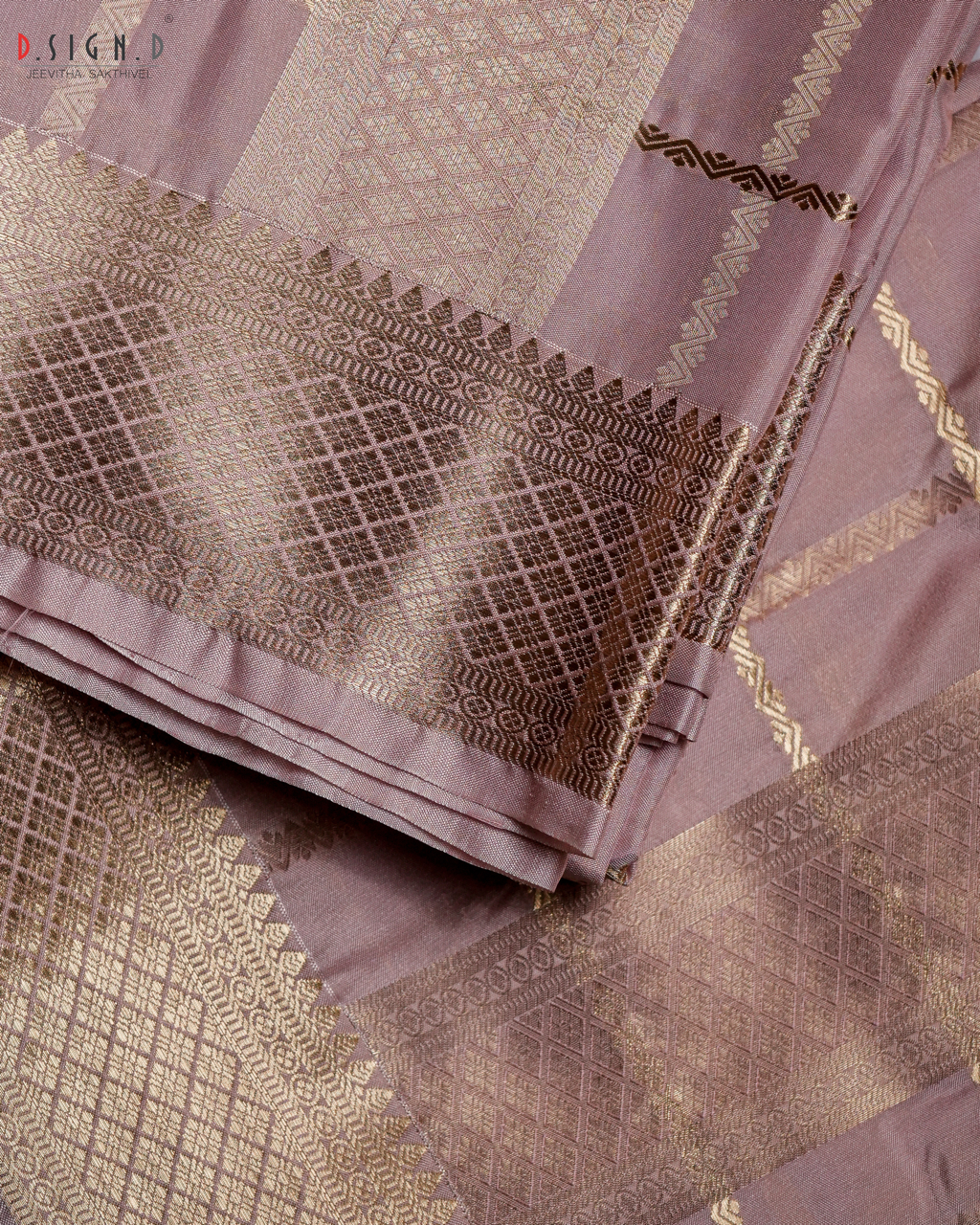 rose kattam fine silk dhoti zari border close up