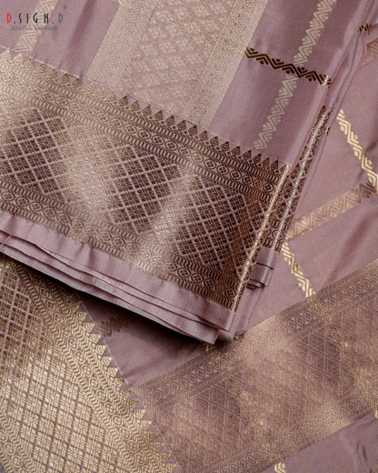 rose kattam fine silk dhoti zari border close up